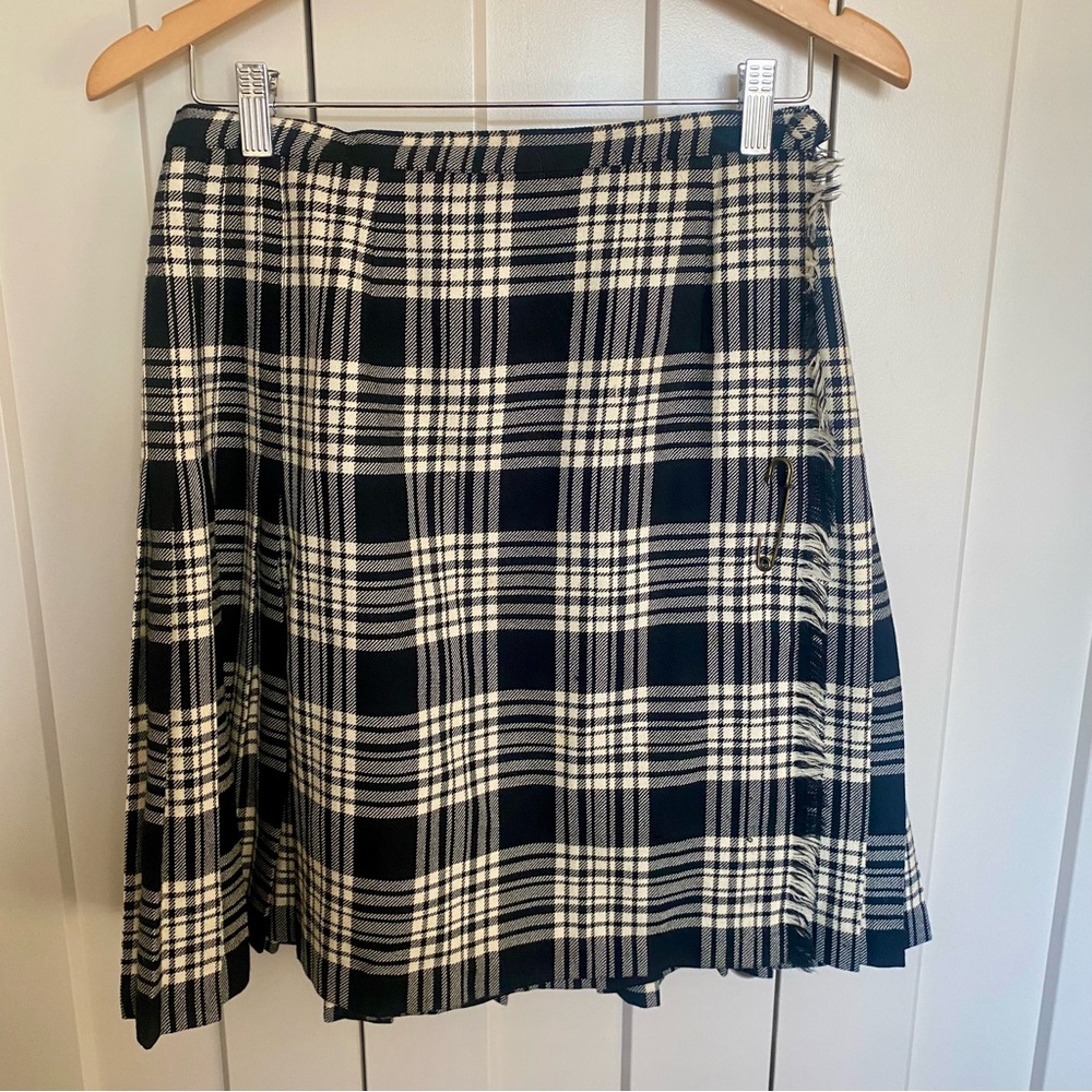 Vintage 100 % Wool Chic Plaid Pleated Skirt- Made in 🇨🇦 Canada - Size Medium